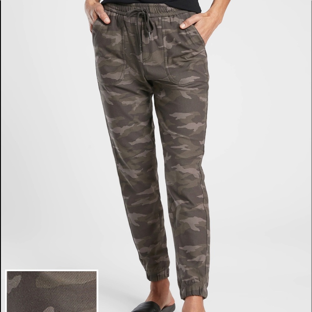 Athleta camo Farallon jogger s12